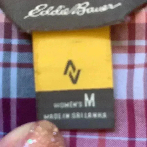 Eddie Bauer 100% Nylon Sleeveless button down top with two front pockets - Picture 4 of 7